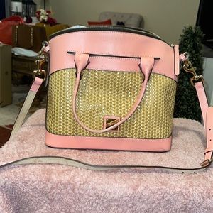 Coral Dooney and Burke handbag! I always get summer vibes😆